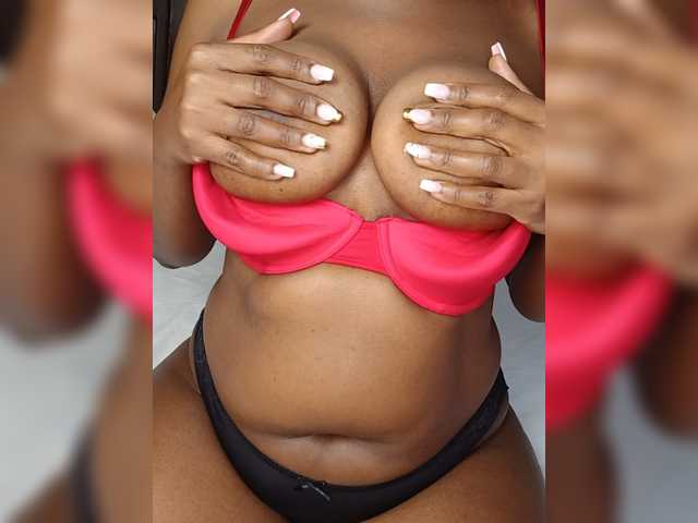 blackcherries live on BongaCams