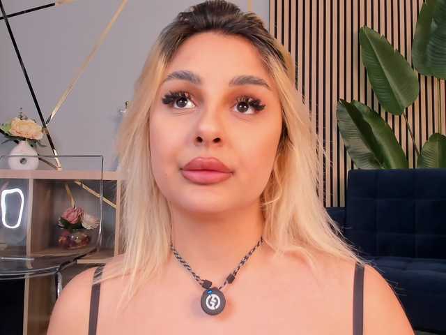 CurvyyVanessa