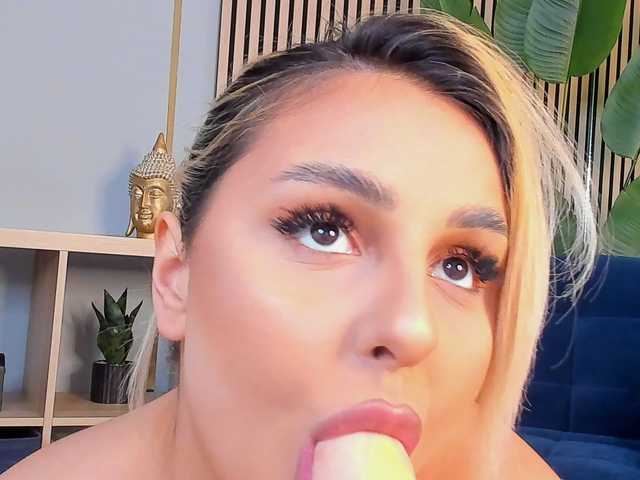CurvyyVanessa