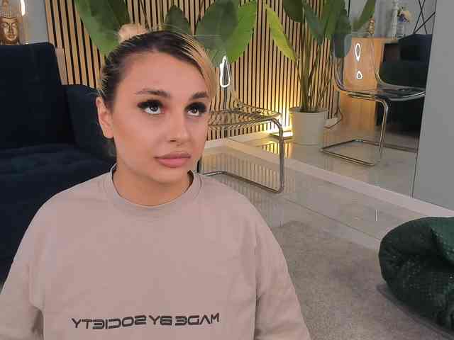 CurvyyVanessa webcam