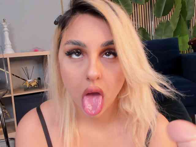 CurvyyVanessa