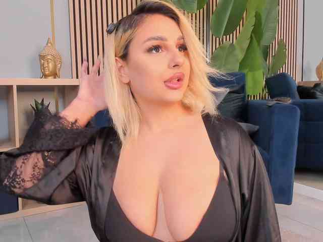 CurvyyVanessa