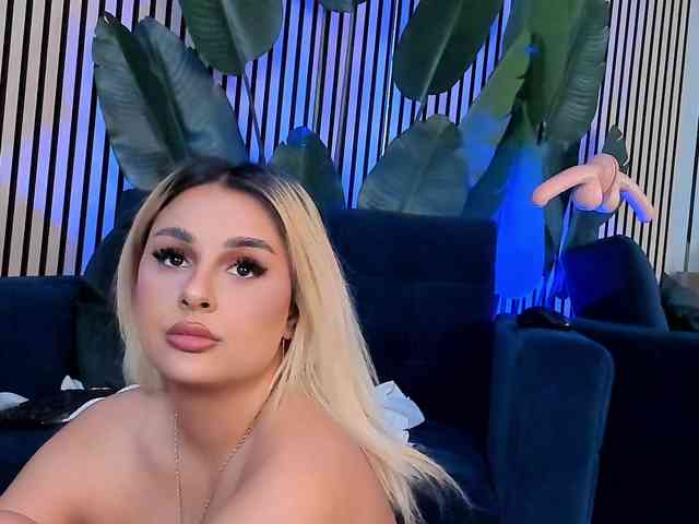 CurvyyVanessa