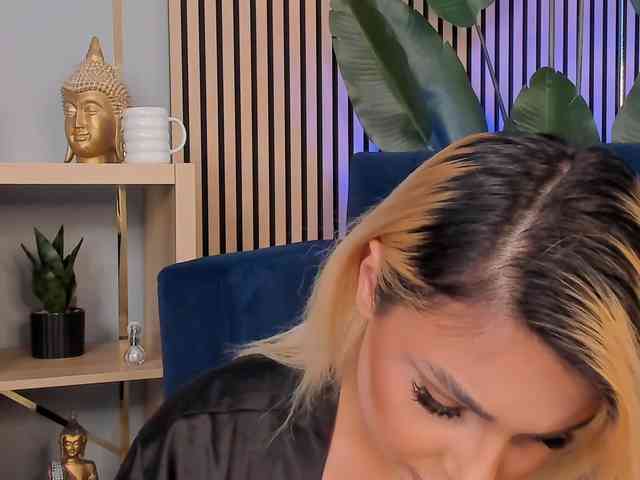 CurvyyVanessa webcam