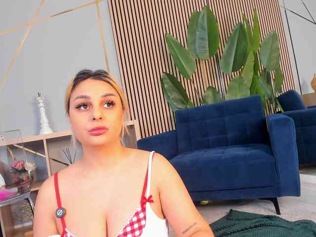 CurvyyVanessa