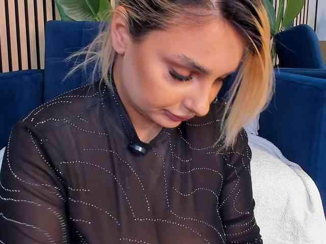 CurvyyVanessa