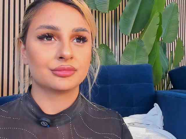 CurvyyVanessa