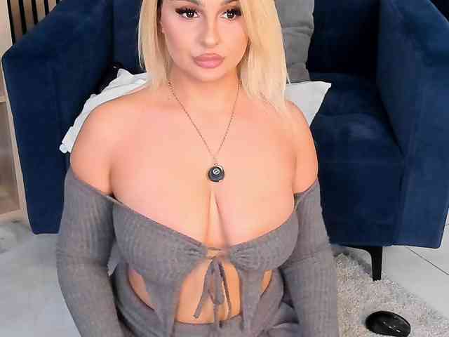 CurvyyVanessa