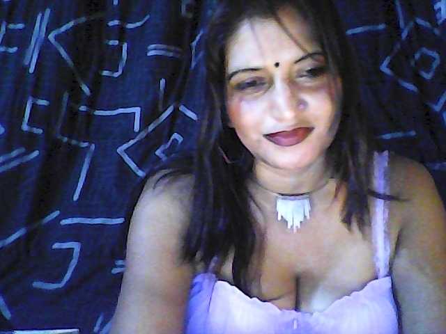 le modèle FiestyQueen est en webcam porno dans un show sur le site bongacams, il possède les tags suivants: Indian,Brunette,Shaved
