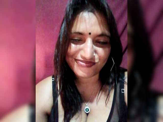 le modèle FiestyQueen est en webcam porno dans un show sur le site bongacams, il possède les tags suivants: Indian,Brunette,Shaved