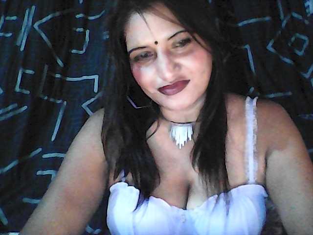 le modèle FiestyQueen est en webcam porno dans un show sur le site bongacams, il possède les tags suivants: Indian,Brunette,Shaved