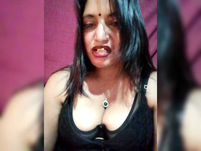FiestyQueen live cam on BongaCams