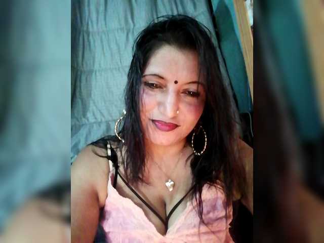 FiestyQueen, en directo ahora en BongaCams
