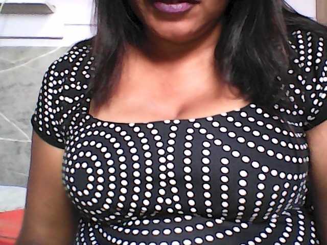 FiestyQueen live cam preview