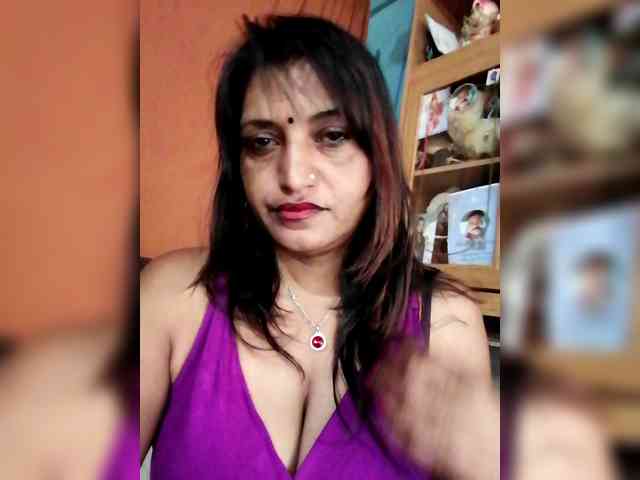 FiestyQueen webcam