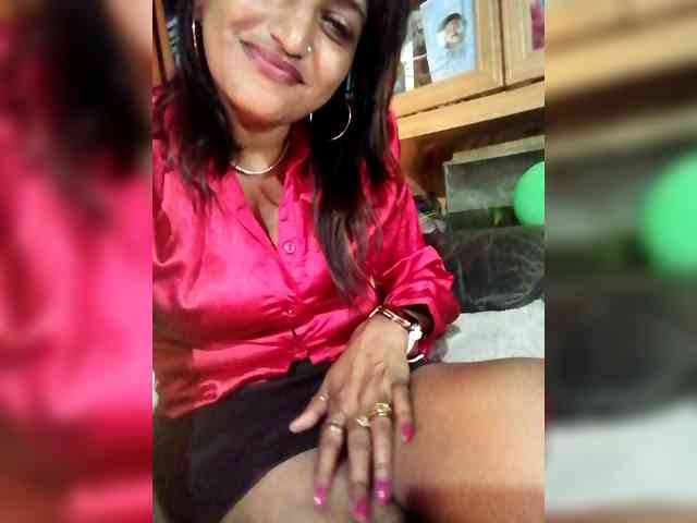 FiestyQueen webcam