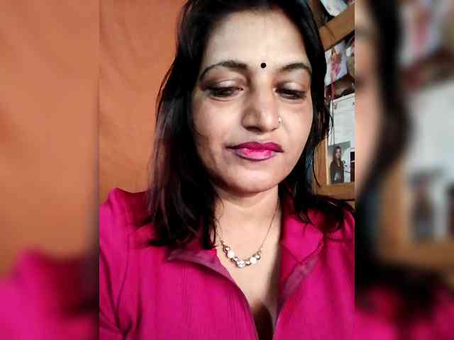 FiestyQueen webcam
