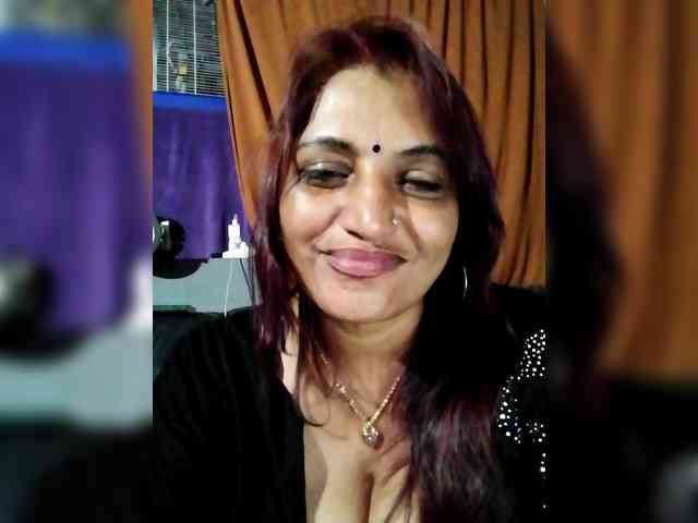 FiestyQueen webcam