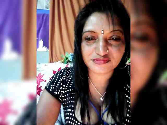 FiestyQueen webcam