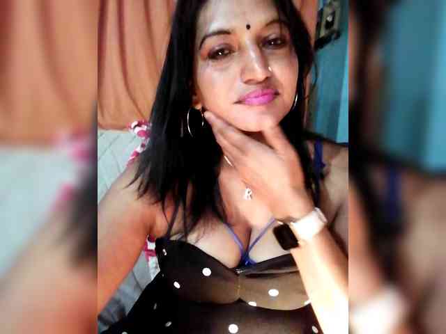 FiestyQueen webcam