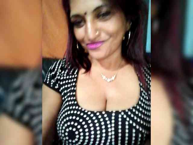 FiestyQueen webcam