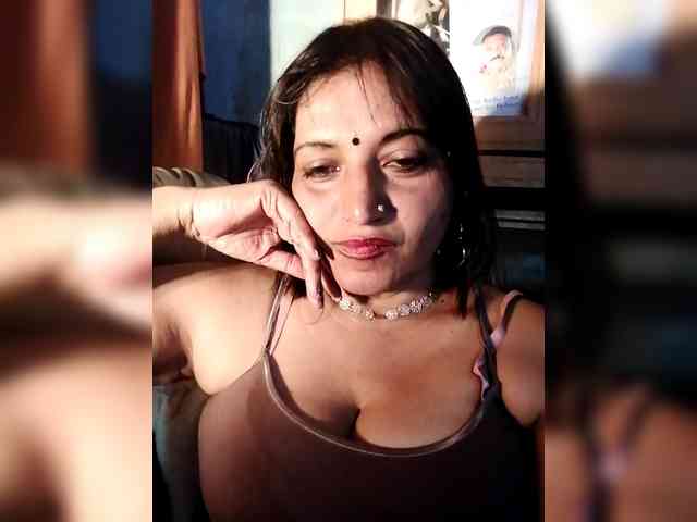 FiestyQueen webcam
