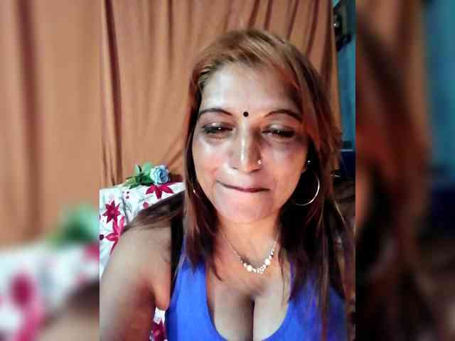 FiestyQueen webcam