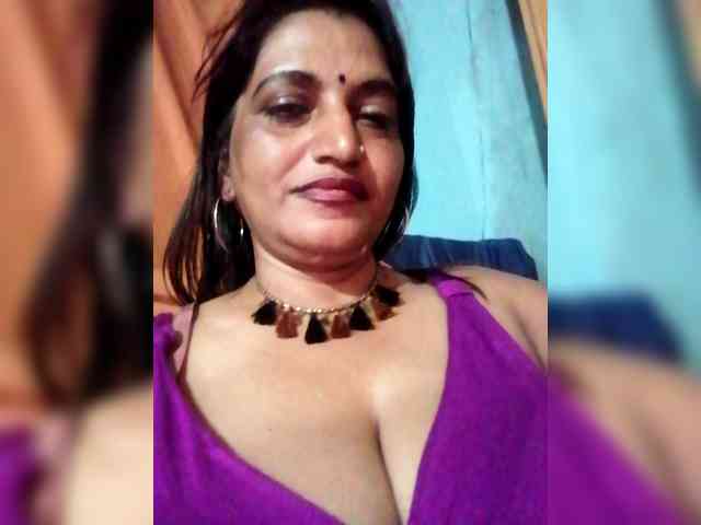 FiestyQueen webcam