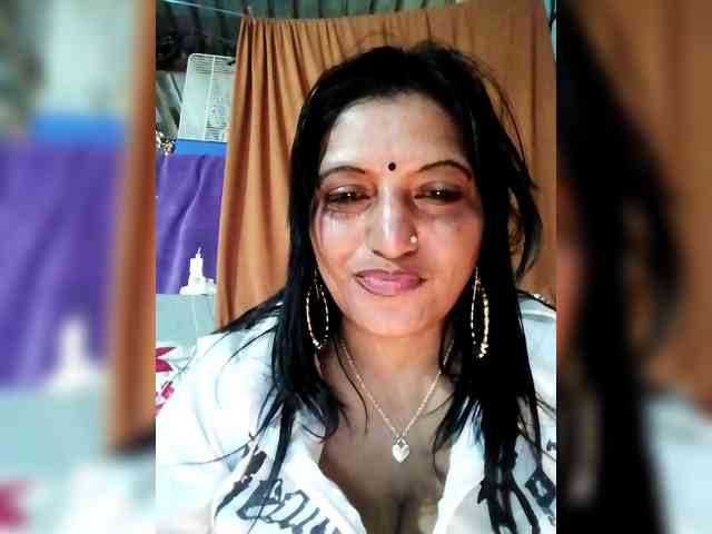 FiestyQueen webcam