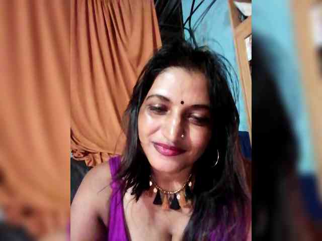 FiestyQueen webcam