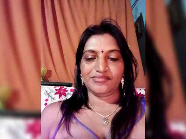 FiestyQueen webcam
