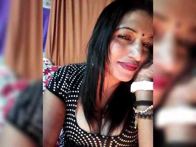 FiestyQueen webcam