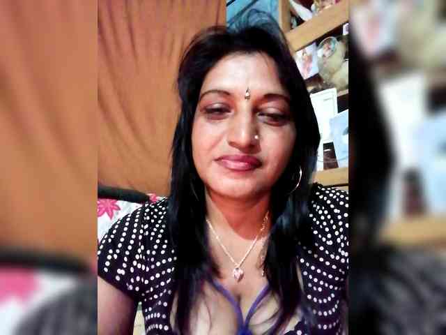 FiestyQueen webcam