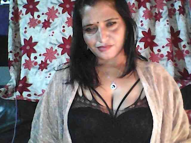 FiestyQueen webcam