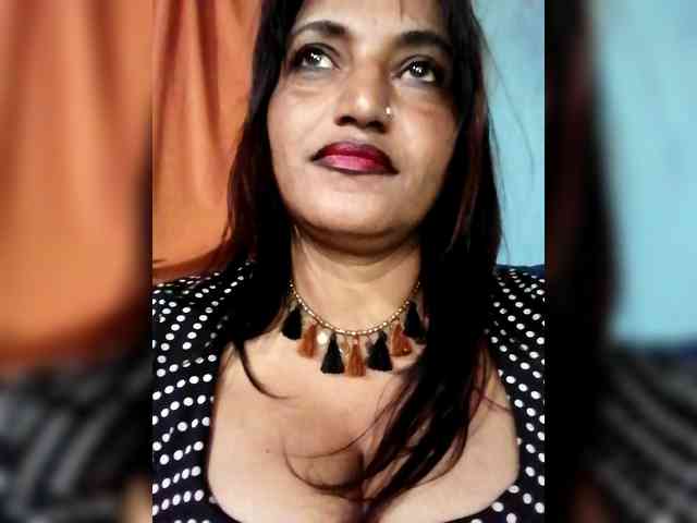FiestyQueen webcam