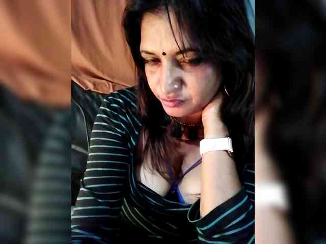 FiestyQueen webcam