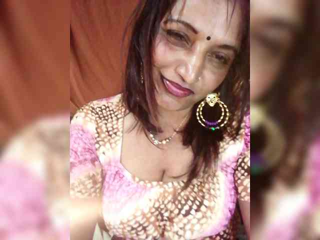 FiestyQueen webcam