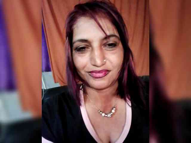 FiestyQueen webcam