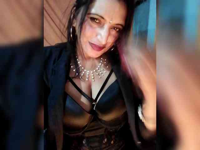 FiestyQueen webcam