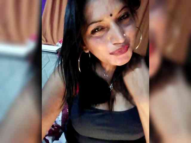 FiestyQueen webcam
