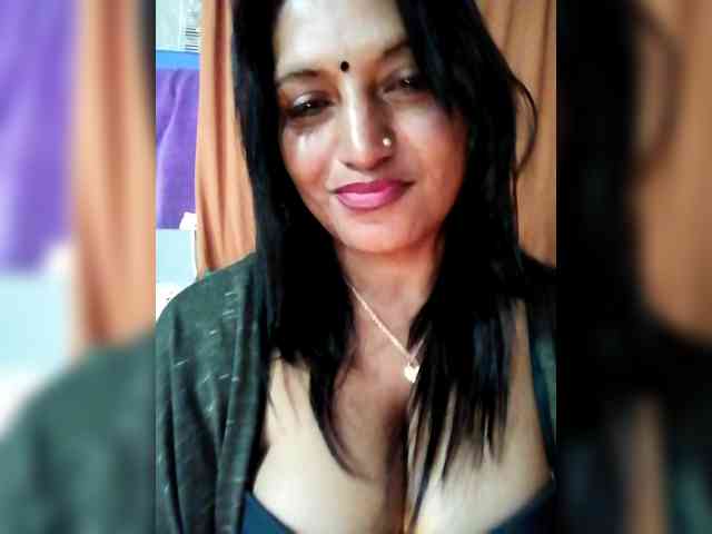 FiestyQueen webcam
