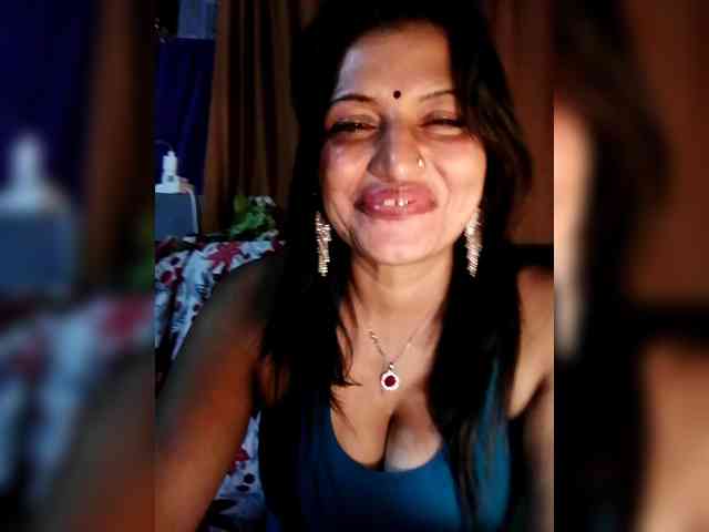 FiestyQueen webcam