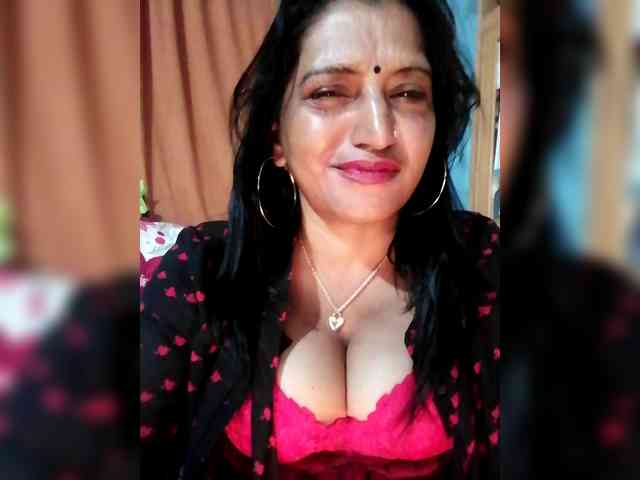 FiestyQueen webcam
