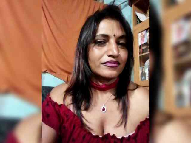 FiestyQueen webcam