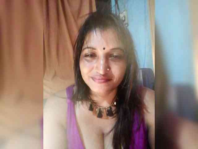 FiestyQueen webcam