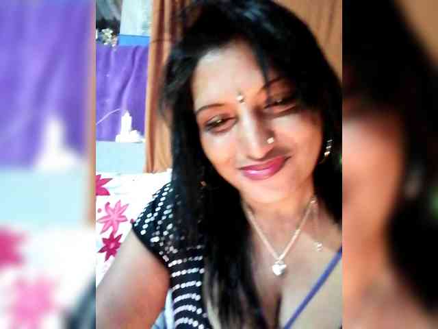 FiestyQueen webcam