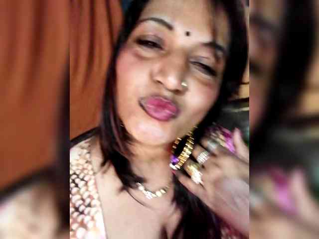 FiestyQueen webcam