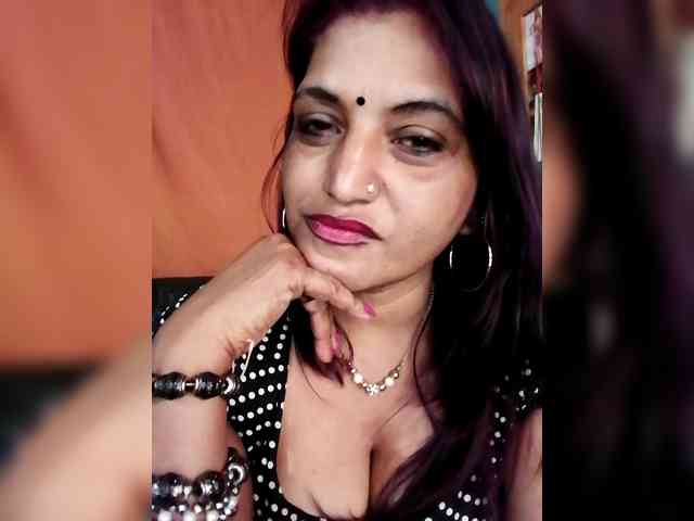 FiestyQueen webcam