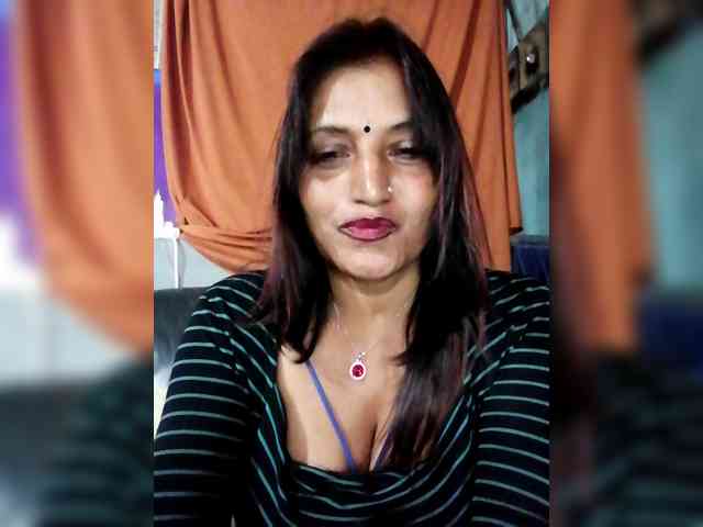 FiestyQueen webcam