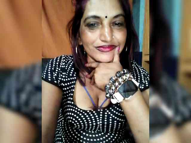 FiestyQueen webcam